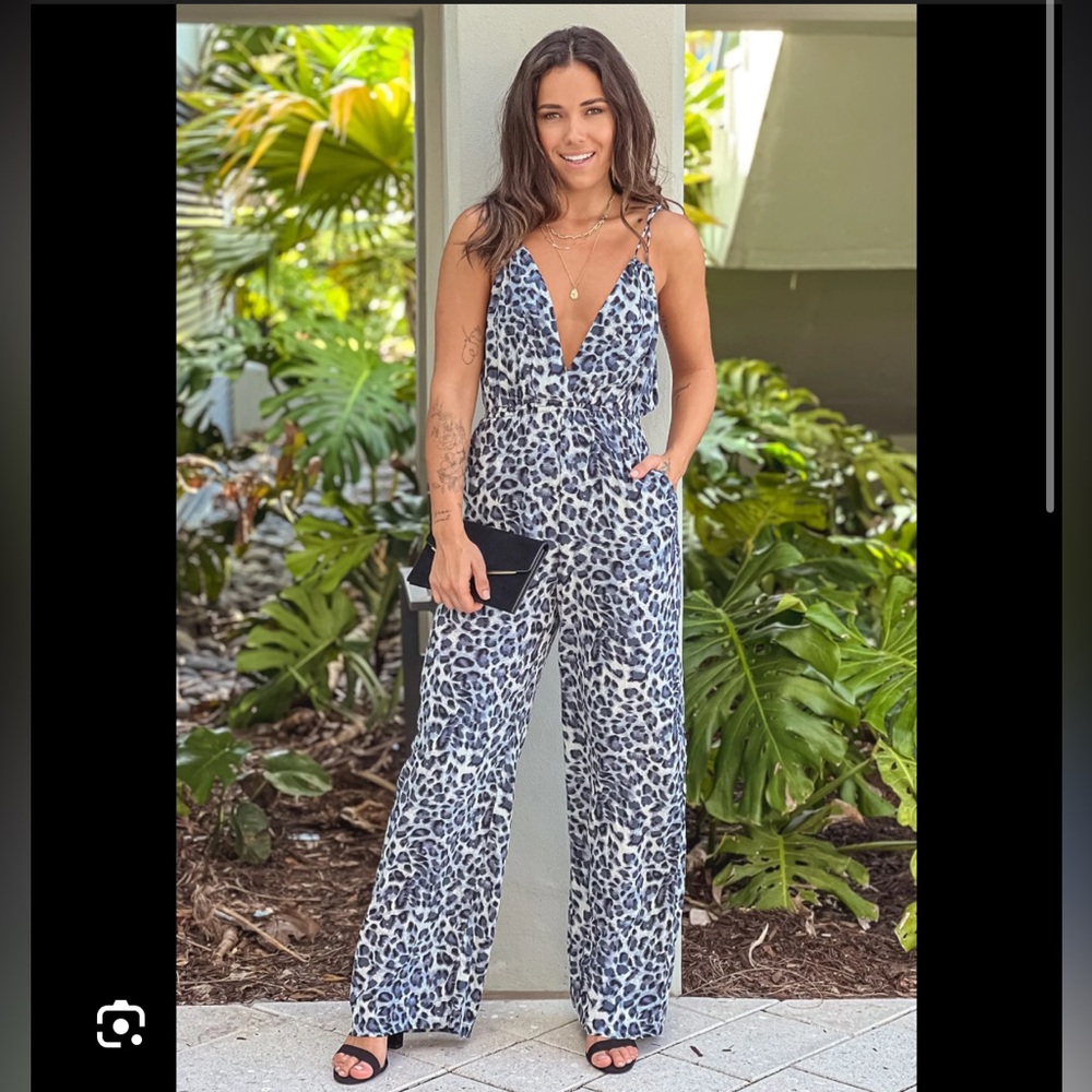 Women’s Leopard Print V-Neck Jumpsuit - Black & White